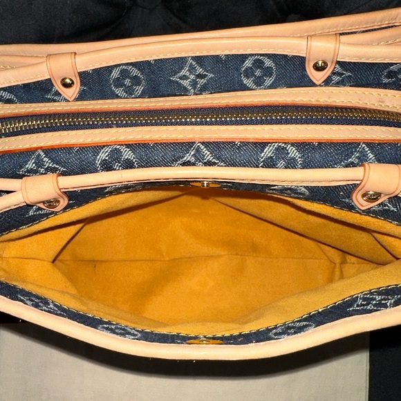 LOUIS VUITTON Limited Edition Blue Denim Monogram Porte Epaule Raye MM Bag - Picture 14 of 16